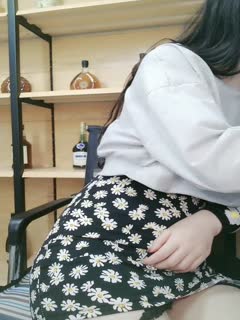 泉新一禁止内容出品。。在香港酒店操35岁肥臀气质熟女。。黑丝